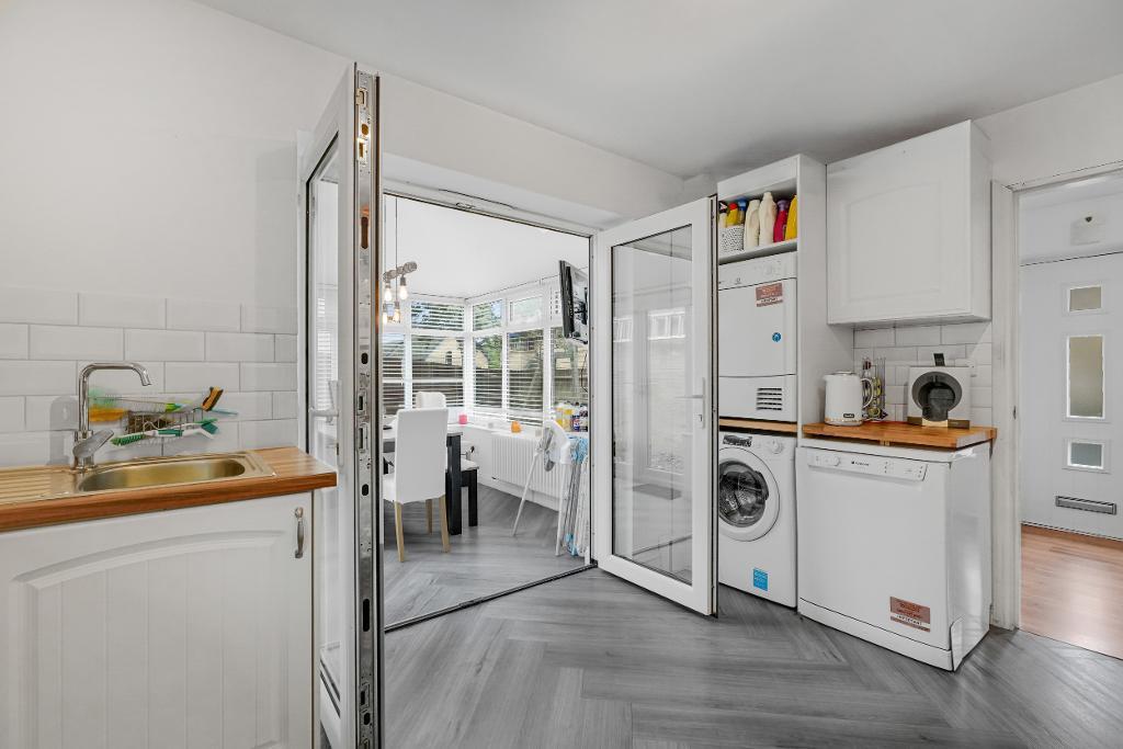 3 Bedroom Detached for Sale in Milton Keynes, MK13 0DT