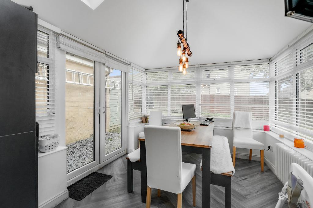 3 Bedroom Detached for Sale in Milton Keynes, MK13 0DT
