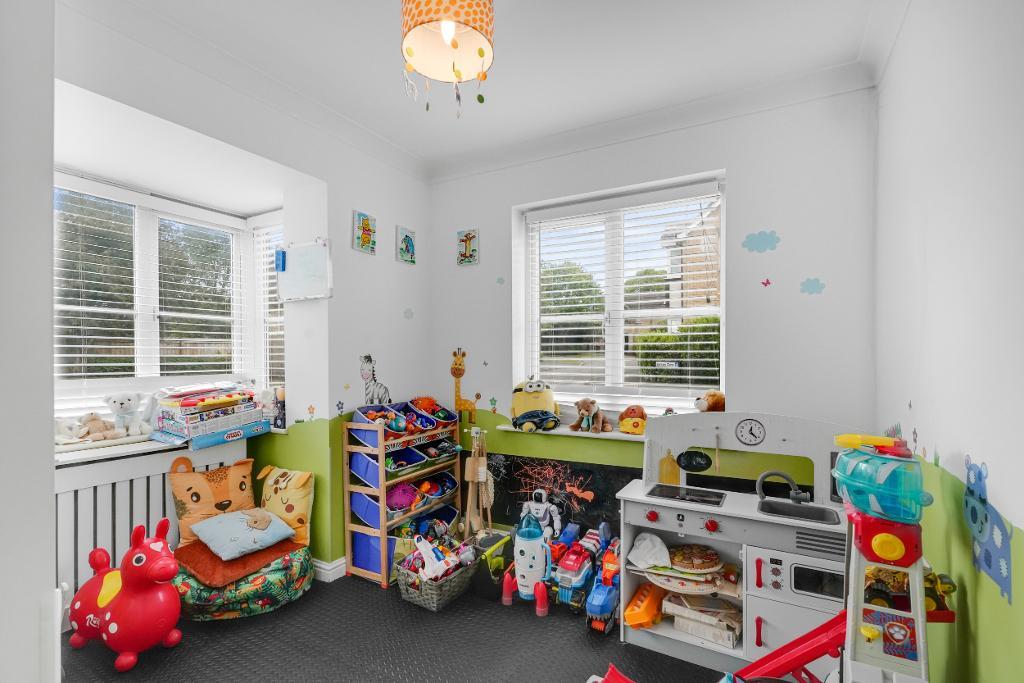3 Bedroom Detached for Sale in Milton Keynes, MK13 0DT