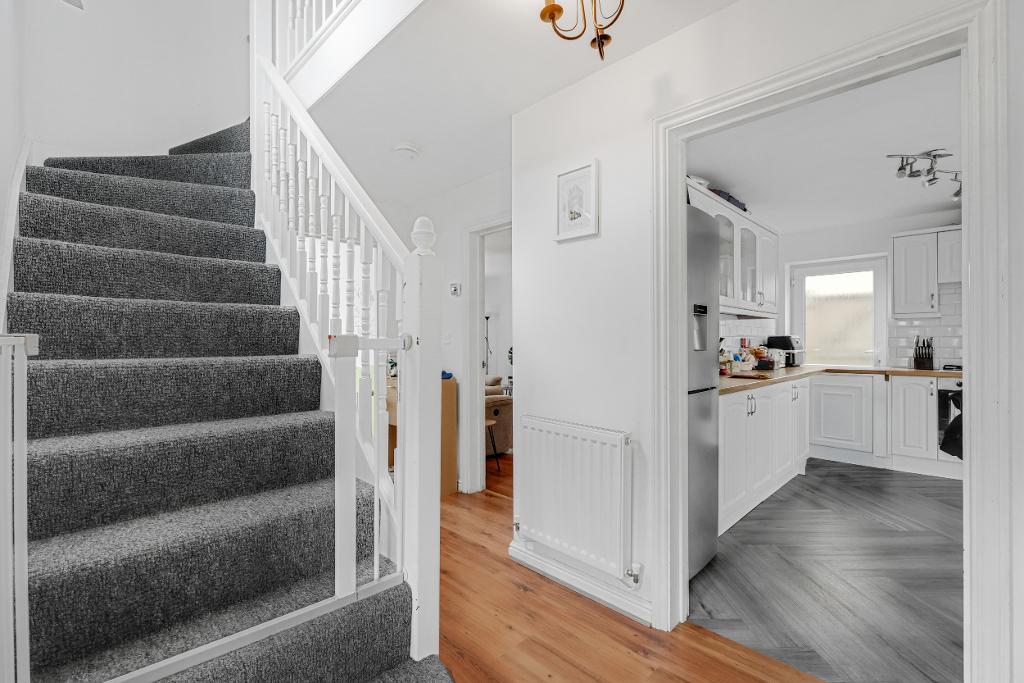 3 Bedroom Detached for Sale in Milton Keynes, MK13 0DT