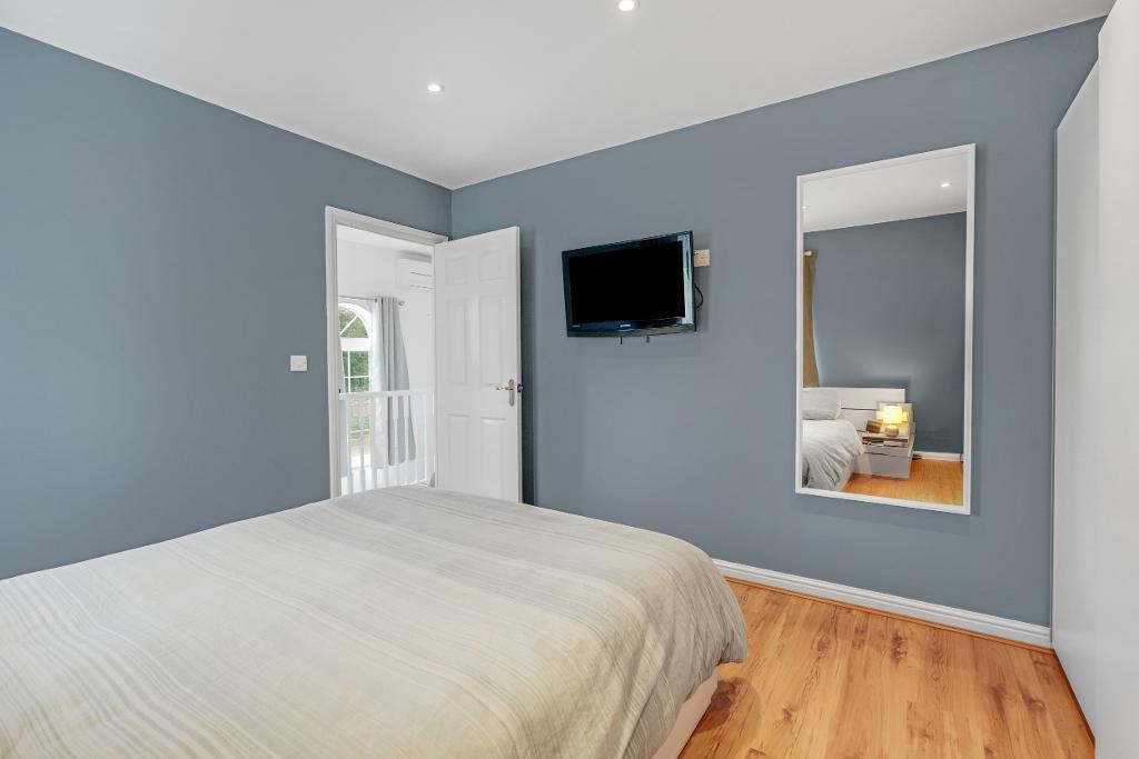 3 Bedroom Detached for Sale in Milton Keynes, MK13 0DT