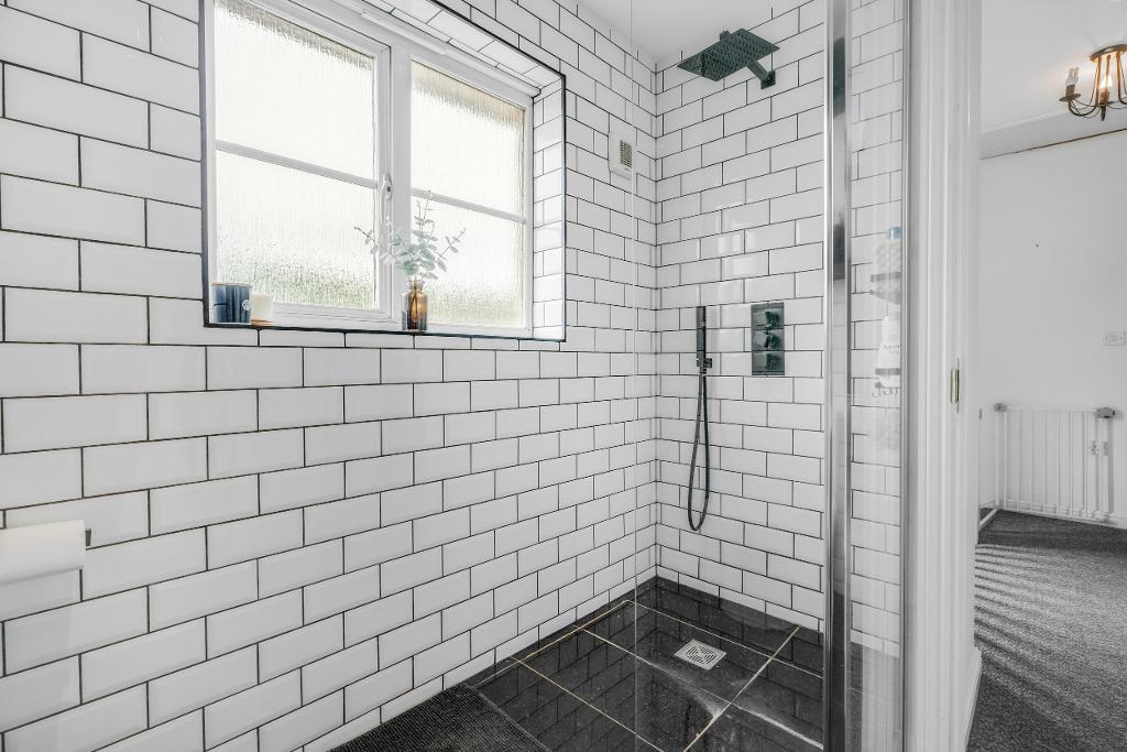 3 Bedroom Detached for Sale in Milton Keynes, MK13 0DT