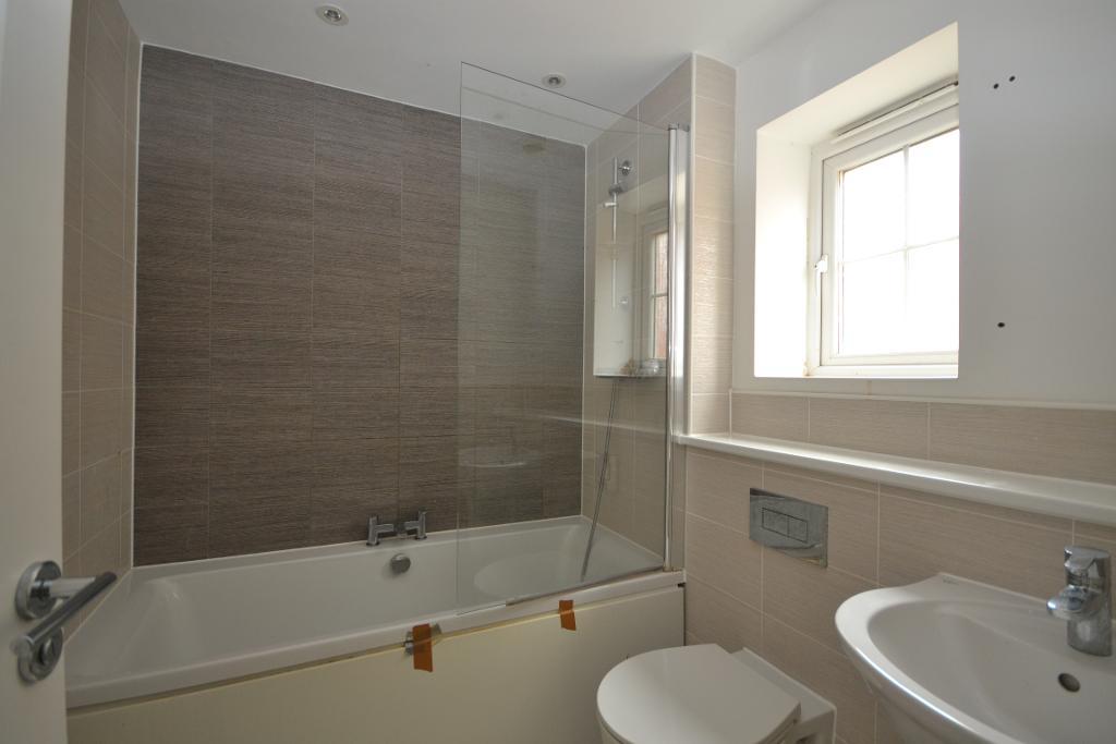 5 Bedroom Detached for Sale in Milton Keynes, MK8 1AF