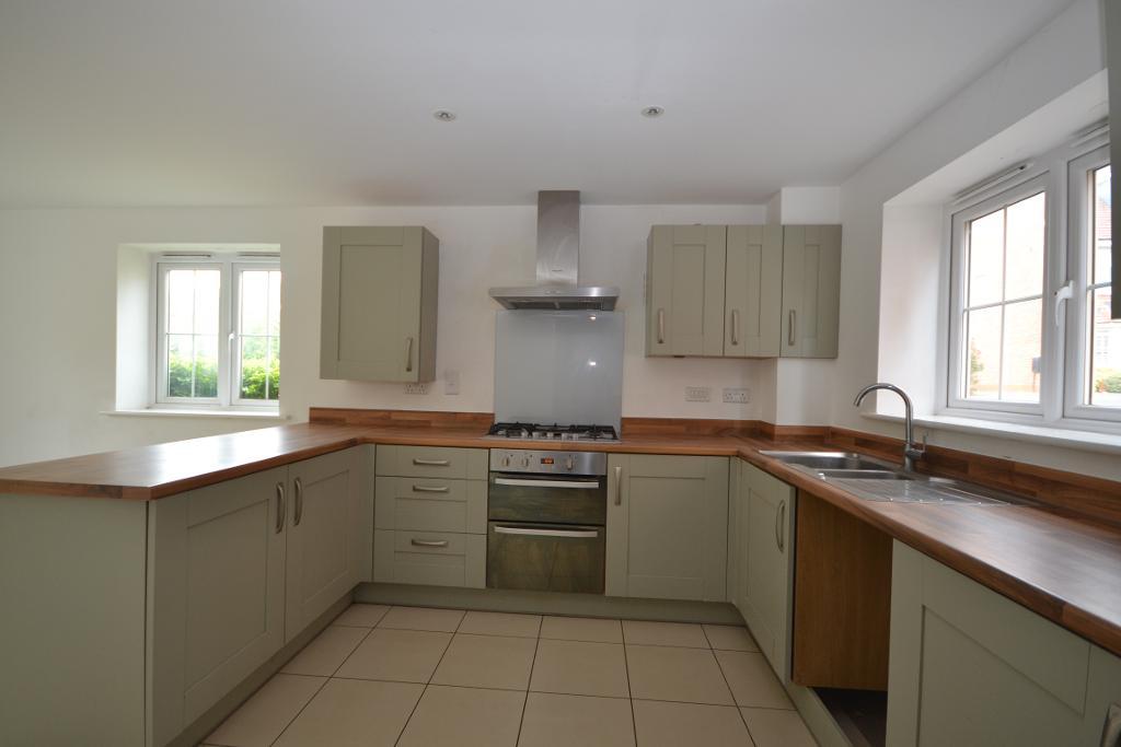 5 Bedroom Detached for Sale in Milton Keynes, MK8 1AF