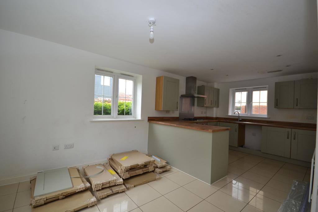 5 Bedroom Detached for Sale in Milton Keynes, MK8 1AF