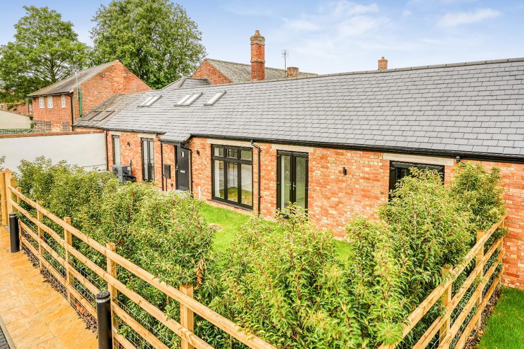 3  Bed Barn Conversion Property to Rent in Milton Keynes, MK17 8AU