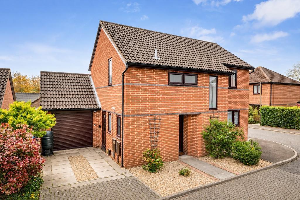 3  Bed Detached Property to Rent in Milton Keynes, MK7 7HD