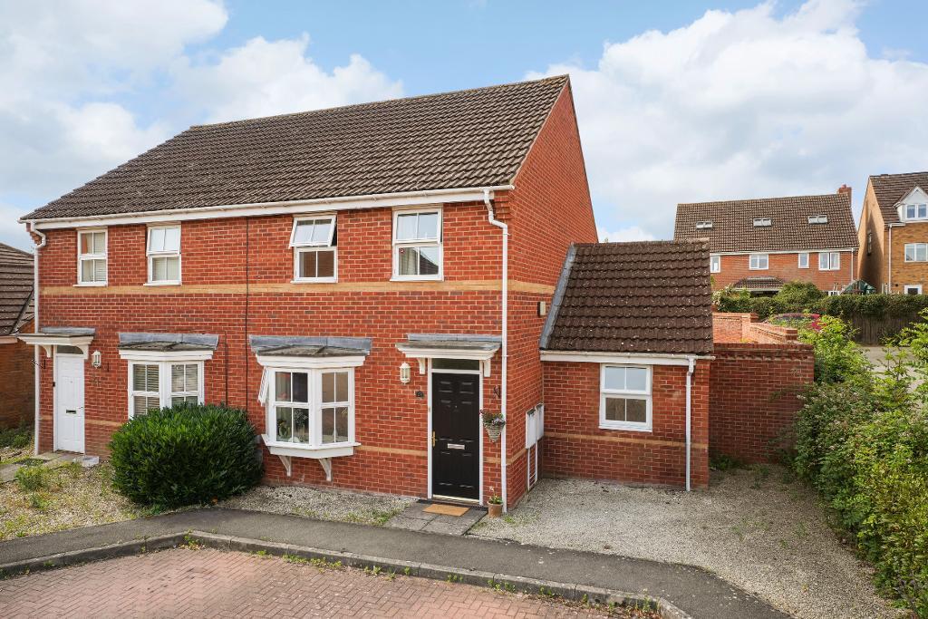 3  Bed Semi-Detached Property to Rent in Milton Keynes, MK8 0NS