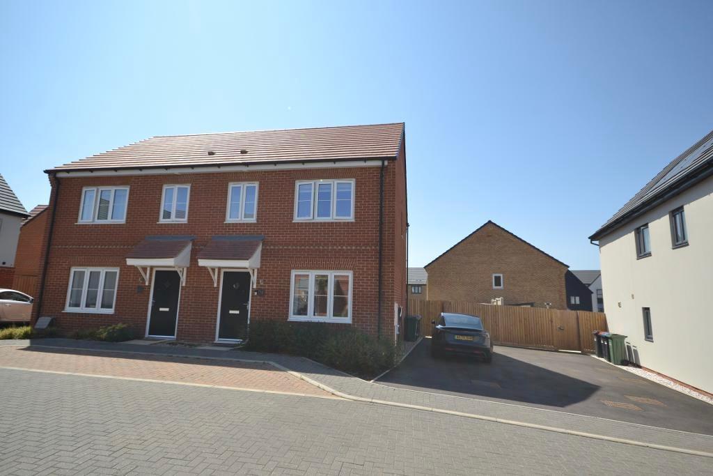 3  Bed Semi-Detached Property to Rent in Milton Keynes, MK8 1FE