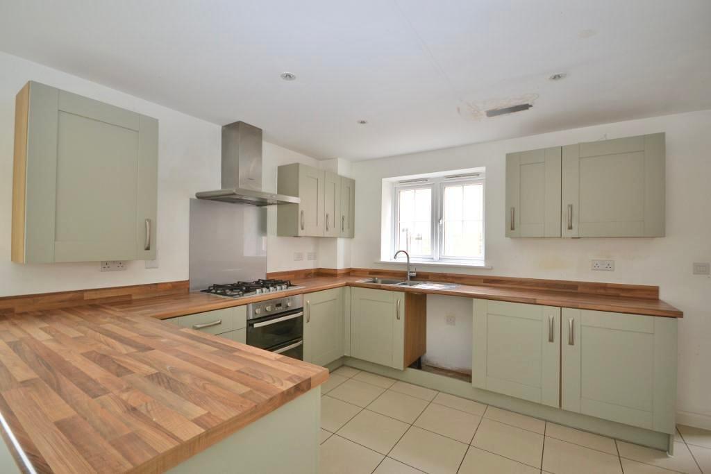 5 Bedroom Detached for Sale in Milton Keynes, MK8 1AF