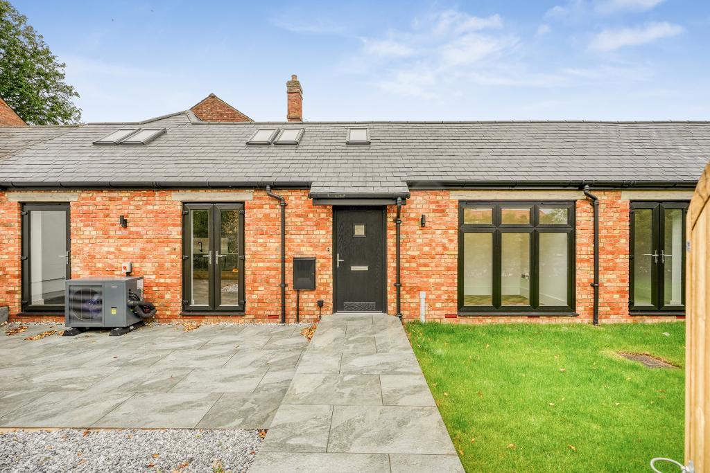 3 Bedroom Barn Conversion for Sale in Milton Keynes, MK17 8AU