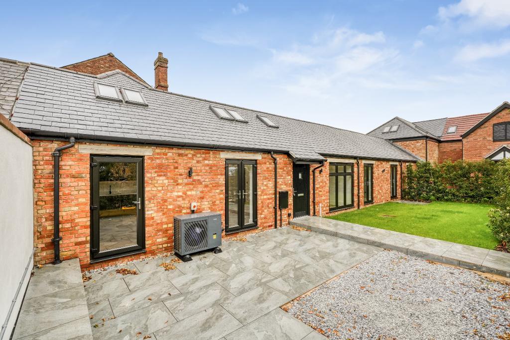 3 Bedroom Barn Conversion for Sale in Milton Keynes, MK17 8AU