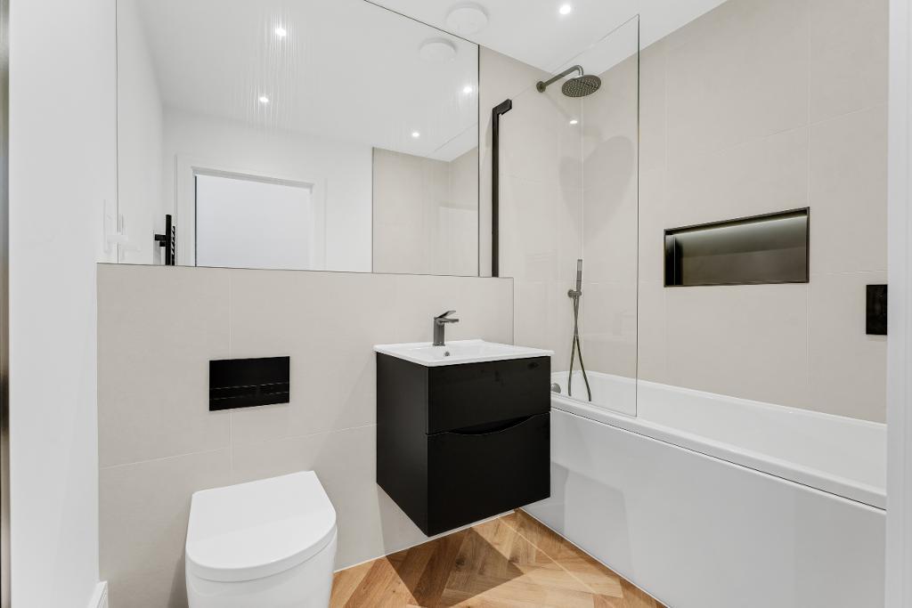 3 Bedroom Barn Conversion for Sale in Milton Keynes, MK17 8AU