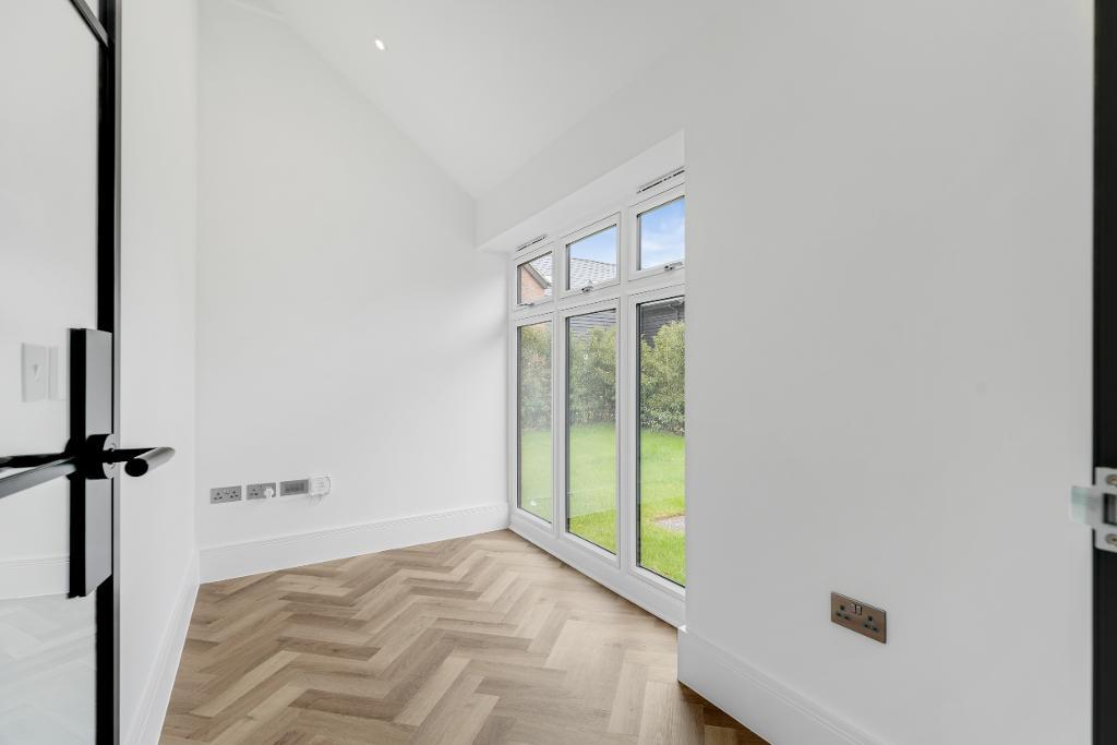 3 Bedroom Barn Conversion for Sale in Milton Keynes, MK17 8AU