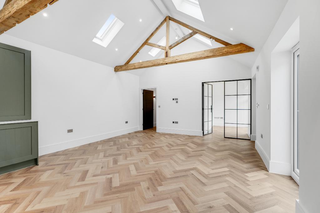 3 Bedroom Barn Conversion for Sale in Milton Keynes, MK17 8AU