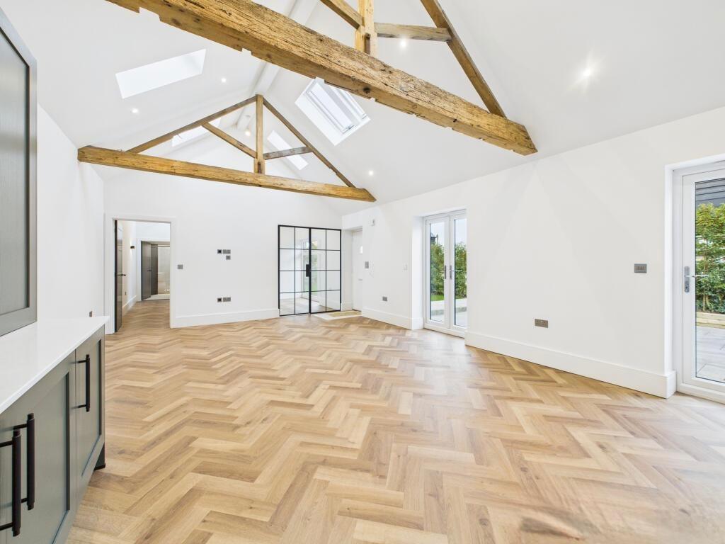 3 Bedroom Barn Conversion for Sale in Milton Keynes, MK17 8AU