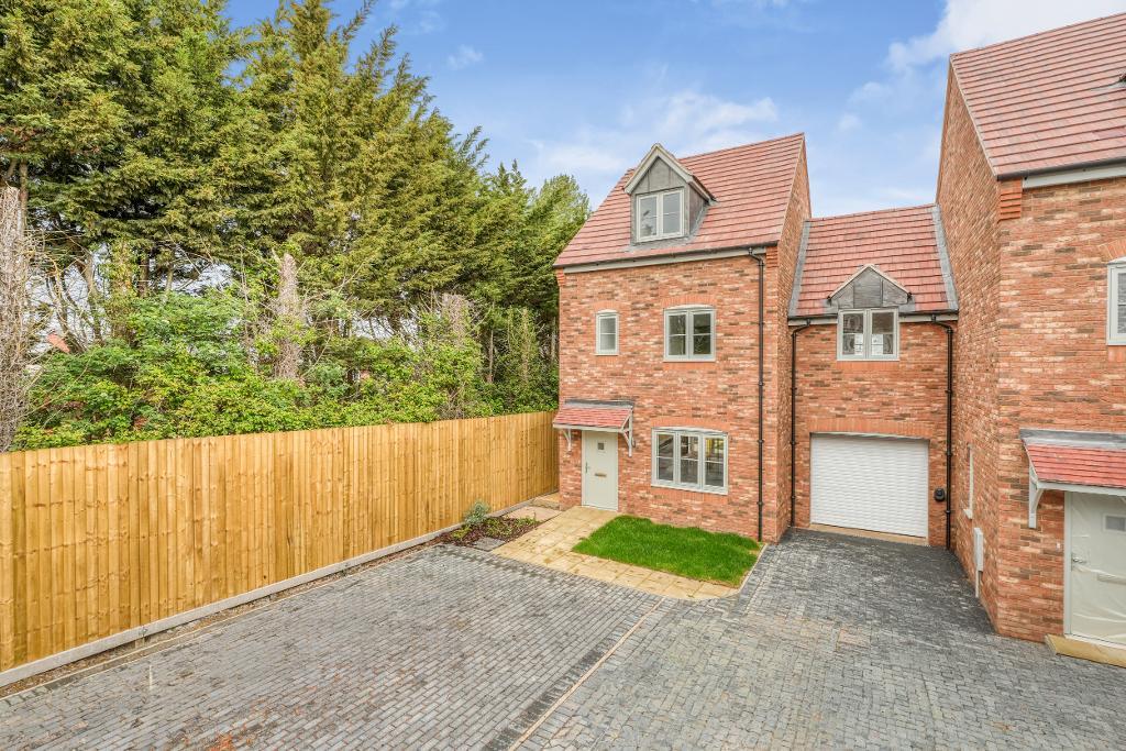 4 Bedroom Semi-Detached for Sale in Milton Keynes, MK17 8AU