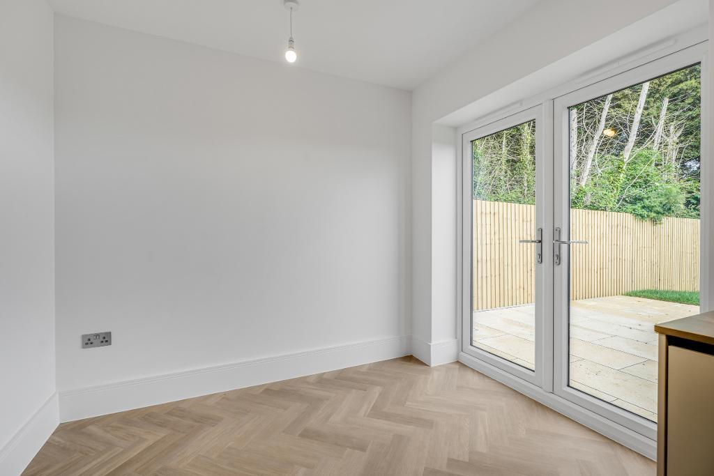 4 Bedroom Semi-Detached for Sale in Milton Keynes, MK17 8AU