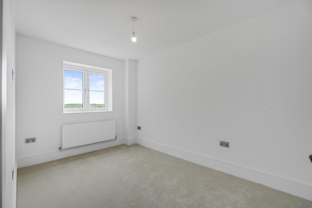 4 Bedroom Semi-Detached for Sale in Milton Keynes, MK17 8AU