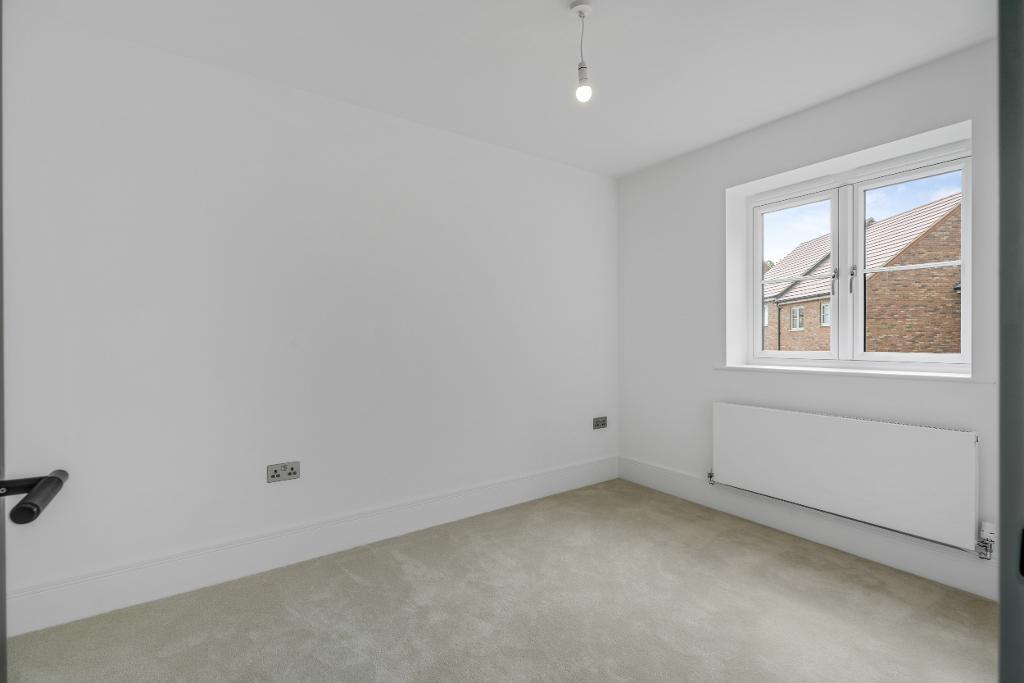 4 Bedroom Semi-Detached for Sale in Milton Keynes, MK17 8AU