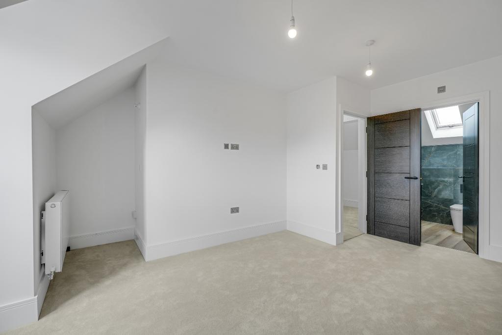 4 Bedroom Semi-Detached for Sale in Milton Keynes, MK17 8AU