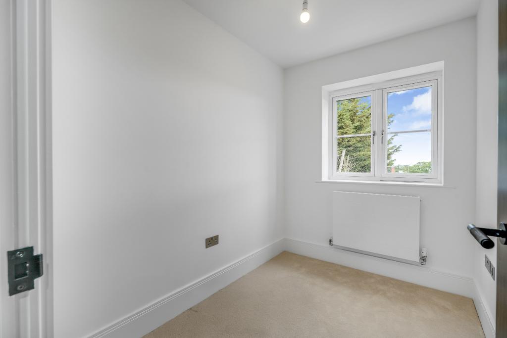 4 Bedroom Semi-Detached for Sale in Milton Keynes, MK17 8AU
