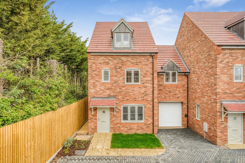 4 Bedroom Semi-Detached for Sale in Milton Keynes, MK17 8AU