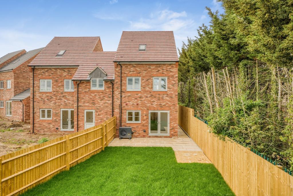 4 Bedroom Semi-Detached for Sale in Milton Keynes, MK17 8AU