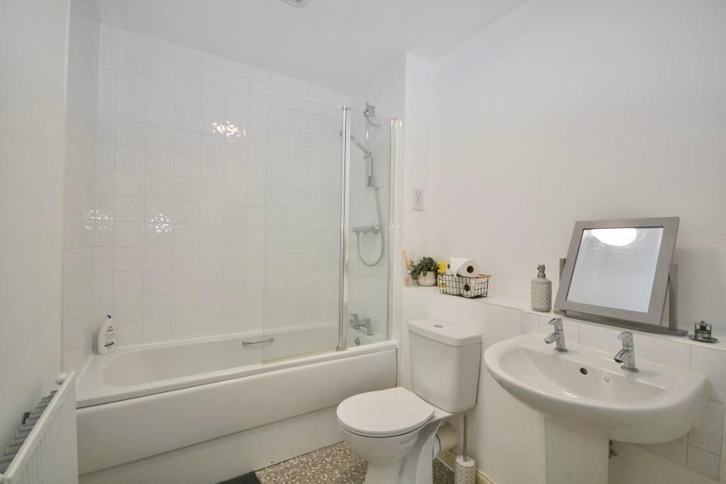 2 Bedroom Apartment for Sale in Milton Keynes, MK11 4DA