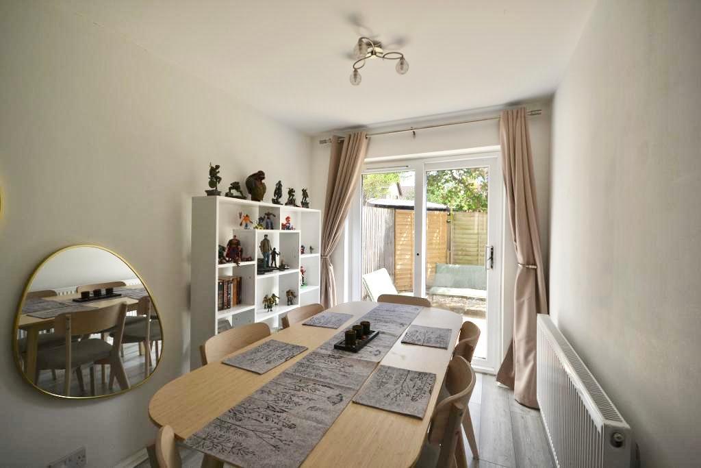 3 Bedroom Link-Detached for Sale in Milton Keynes, MK8 0EJ