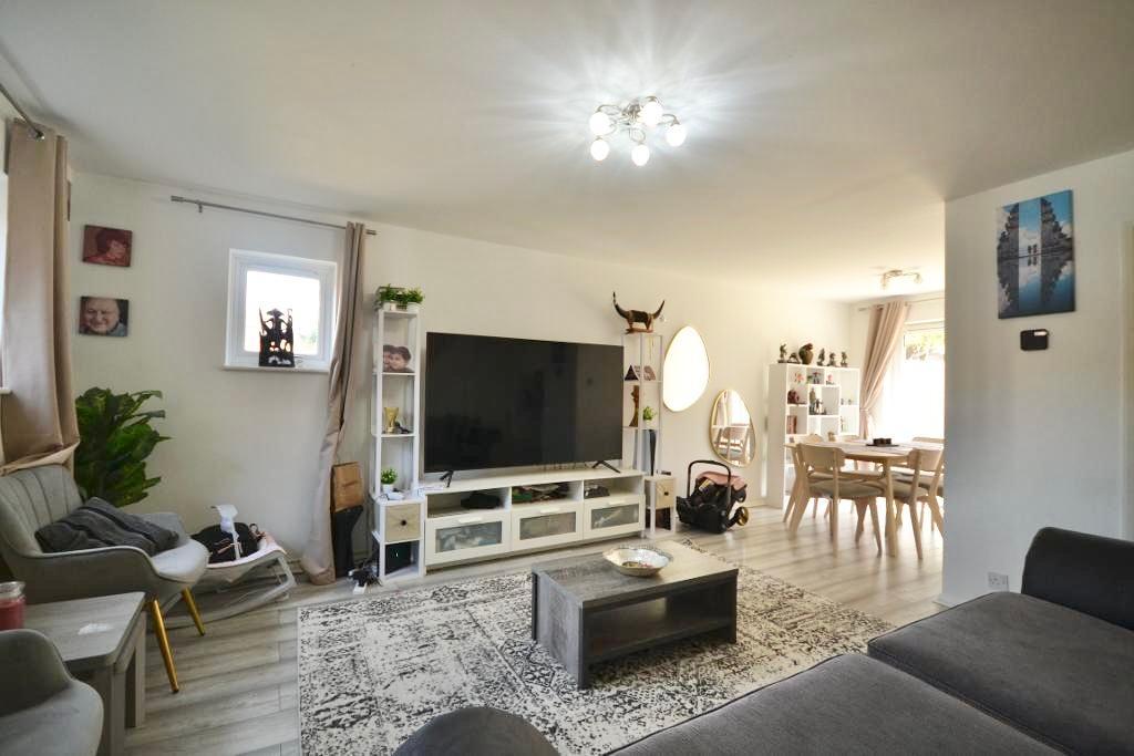 3 Bedroom Link-Detached for Sale in Milton Keynes, MK8 0EJ