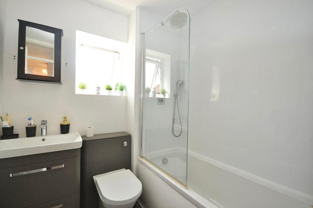 3 Bedroom Link-Detached for Sale in Milton Keynes, MK8 0EJ