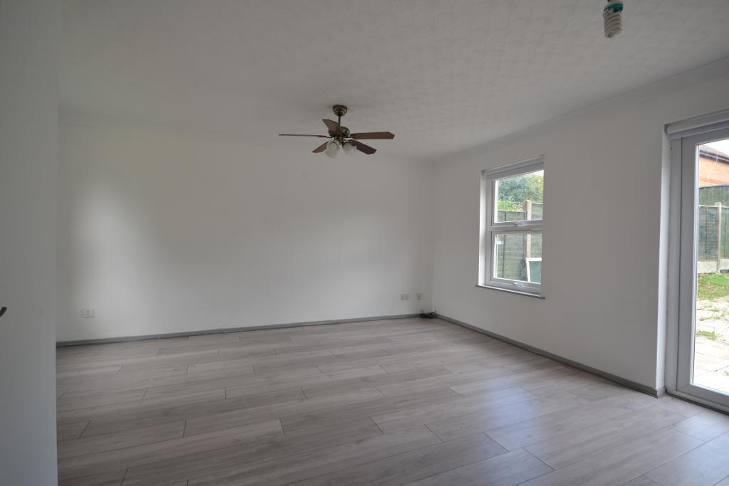 3 Bedroom Semi-Detached for Sale in Milton Keynes, MK13 8ES