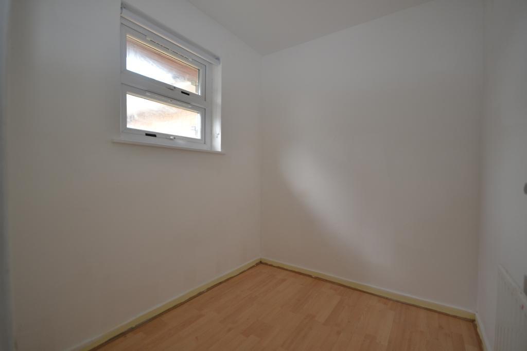 3 Bedroom Semi-Detached for Sale in Milton Keynes, MK13 8ES