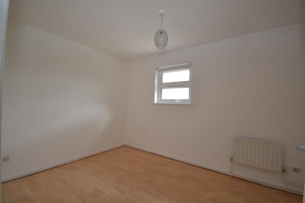 3 Bedroom Semi-Detached for Sale in Milton Keynes, MK13 8ES