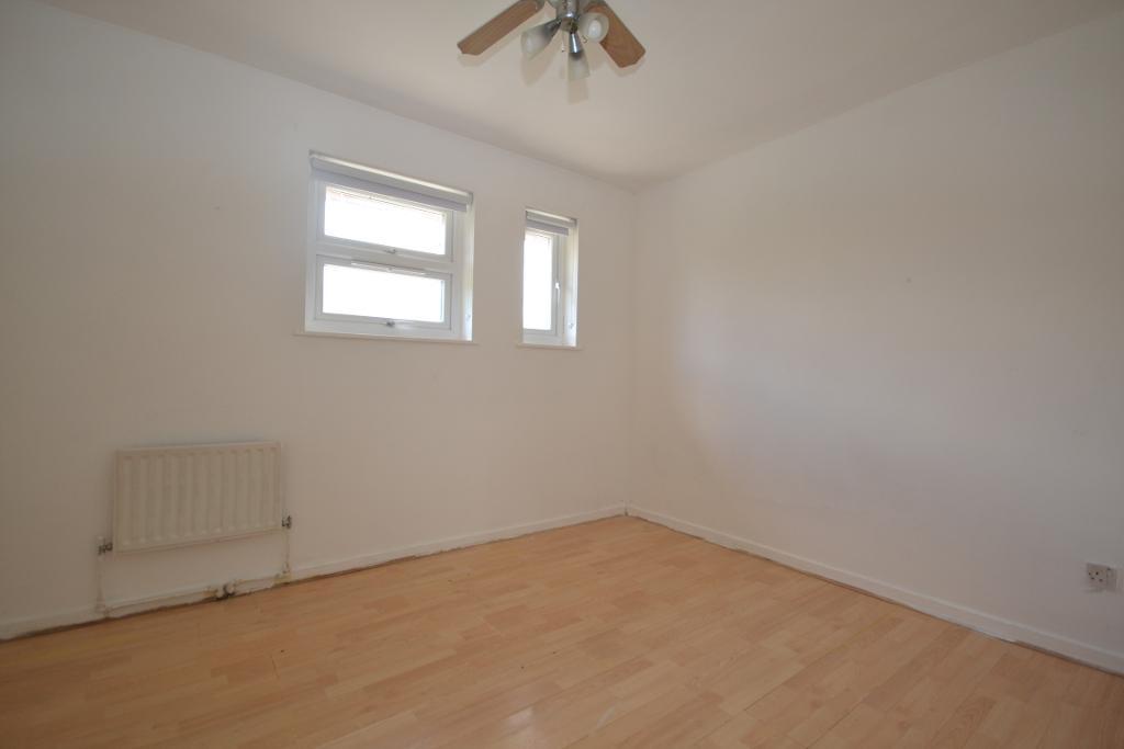 3 Bedroom Semi-Detached for Sale in Milton Keynes, MK13 8ES