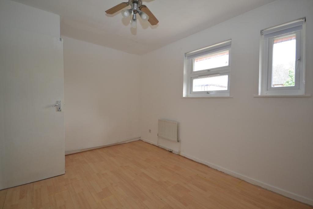 3 Bedroom Semi-Detached for Sale in Milton Keynes, MK13 8ES