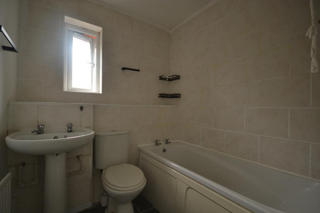 3 Bedroom Semi-Detached for Sale in Milton Keynes, MK13 8ES