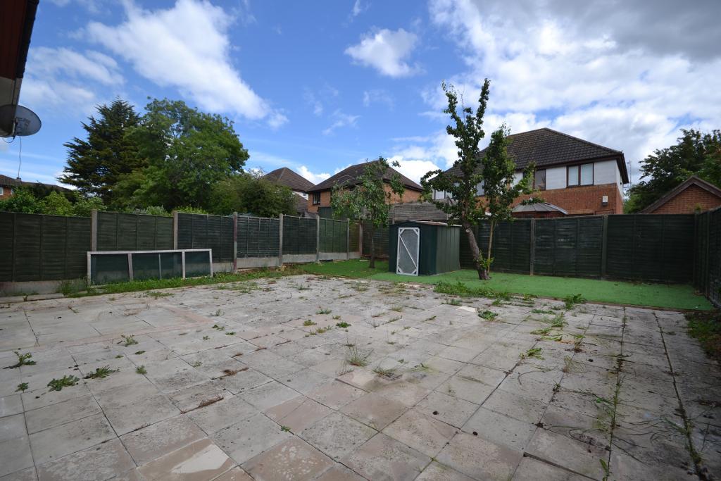 3 Bedroom Semi-Detached for Sale in Milton Keynes, MK13 8ES