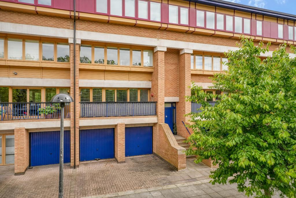 3 Bedroom Terraced for Sale in Milton Keynes, MK9 3NS