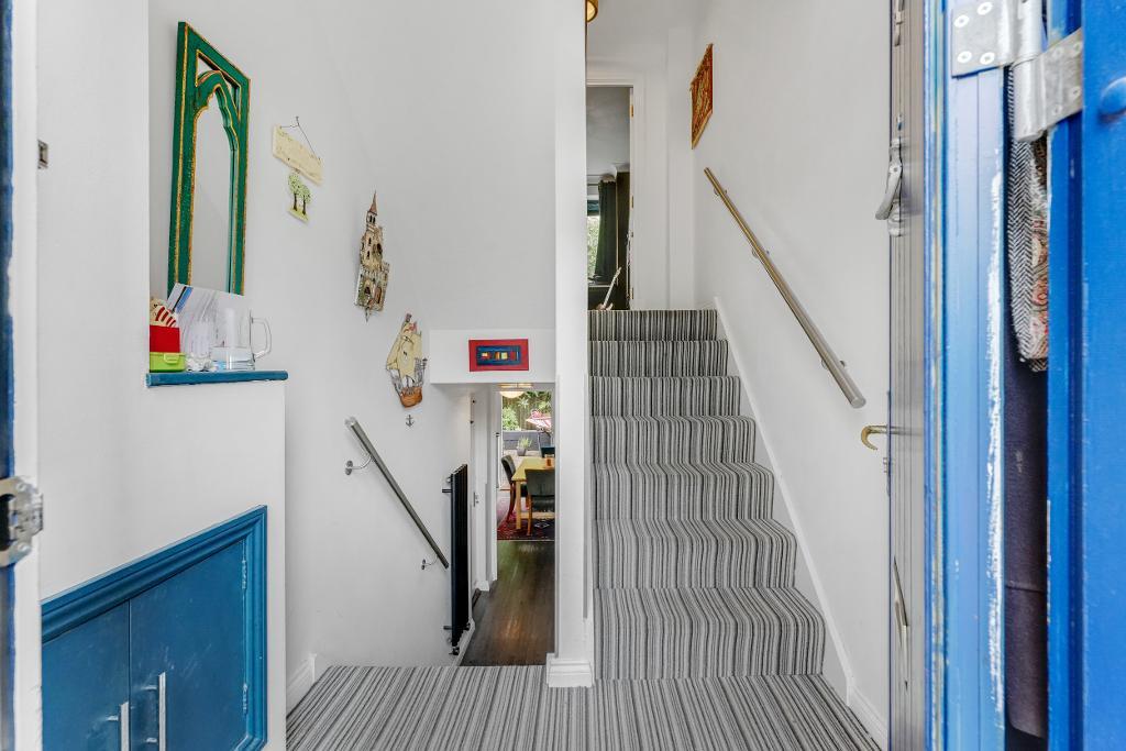 3 Bedroom Terraced for Sale in Milton Keynes, MK9 3NS