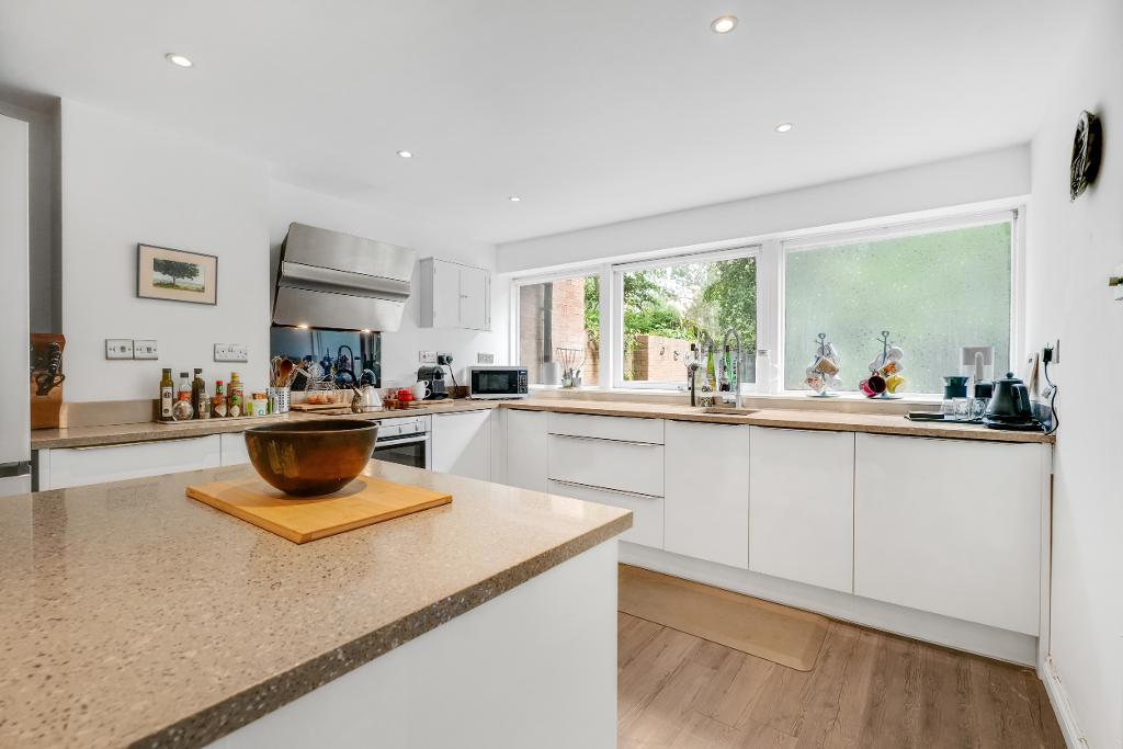 3 Bedroom Terraced for Sale in Milton Keynes, MK9 3NS