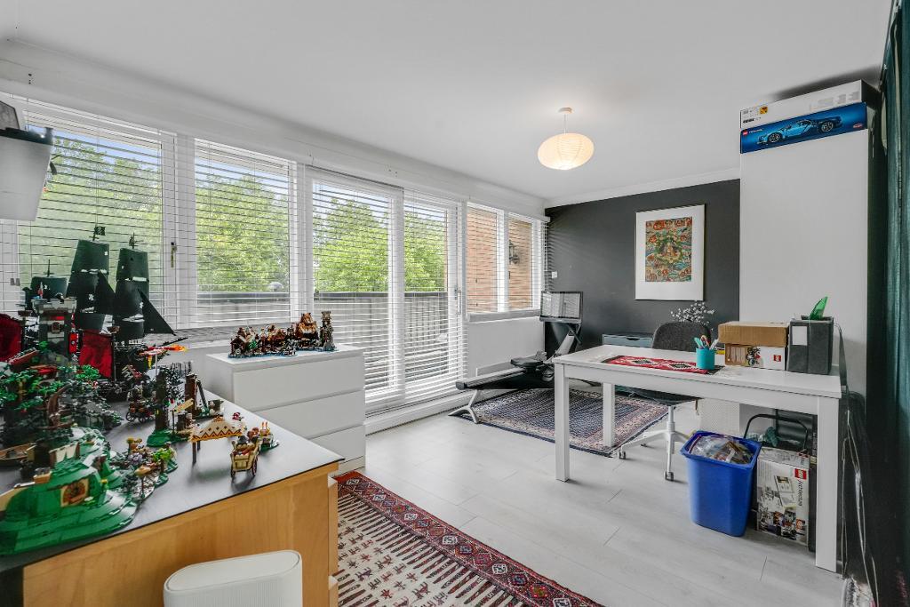3 Bedroom Terraced for Sale in Milton Keynes, MK9 3NS