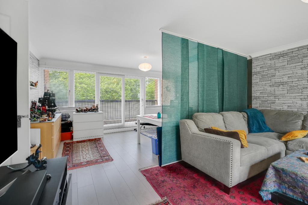 3 Bedroom Terraced for Sale in Milton Keynes, MK9 3NS