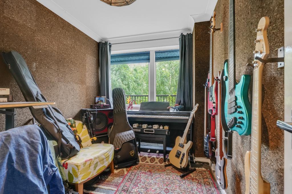 3 Bedroom Terraced for Sale in Milton Keynes, MK9 3NS