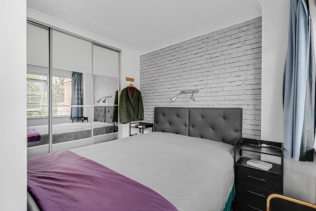 3 Bedroom Terraced for Sale in Milton Keynes, MK9 3NS