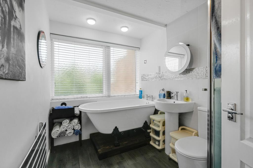 3 Bedroom Terraced for Sale in Milton Keynes, MK9 3NS