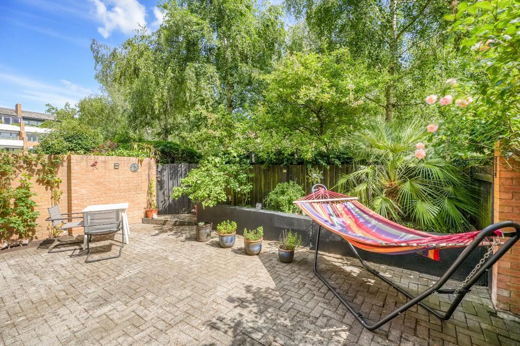 3 Bedroom Terraced for Sale in Milton Keynes, MK9 3NS
