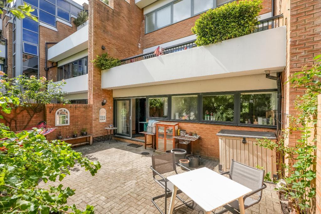 3 Bedroom Terraced for Sale in Milton Keynes, MK9 3NS