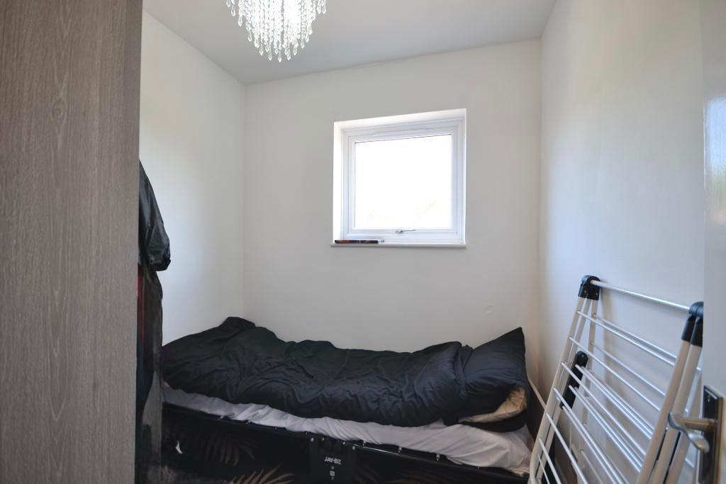 3 Bedroom Link-Detached for Sale in Milton Keynes, MK8 0EJ